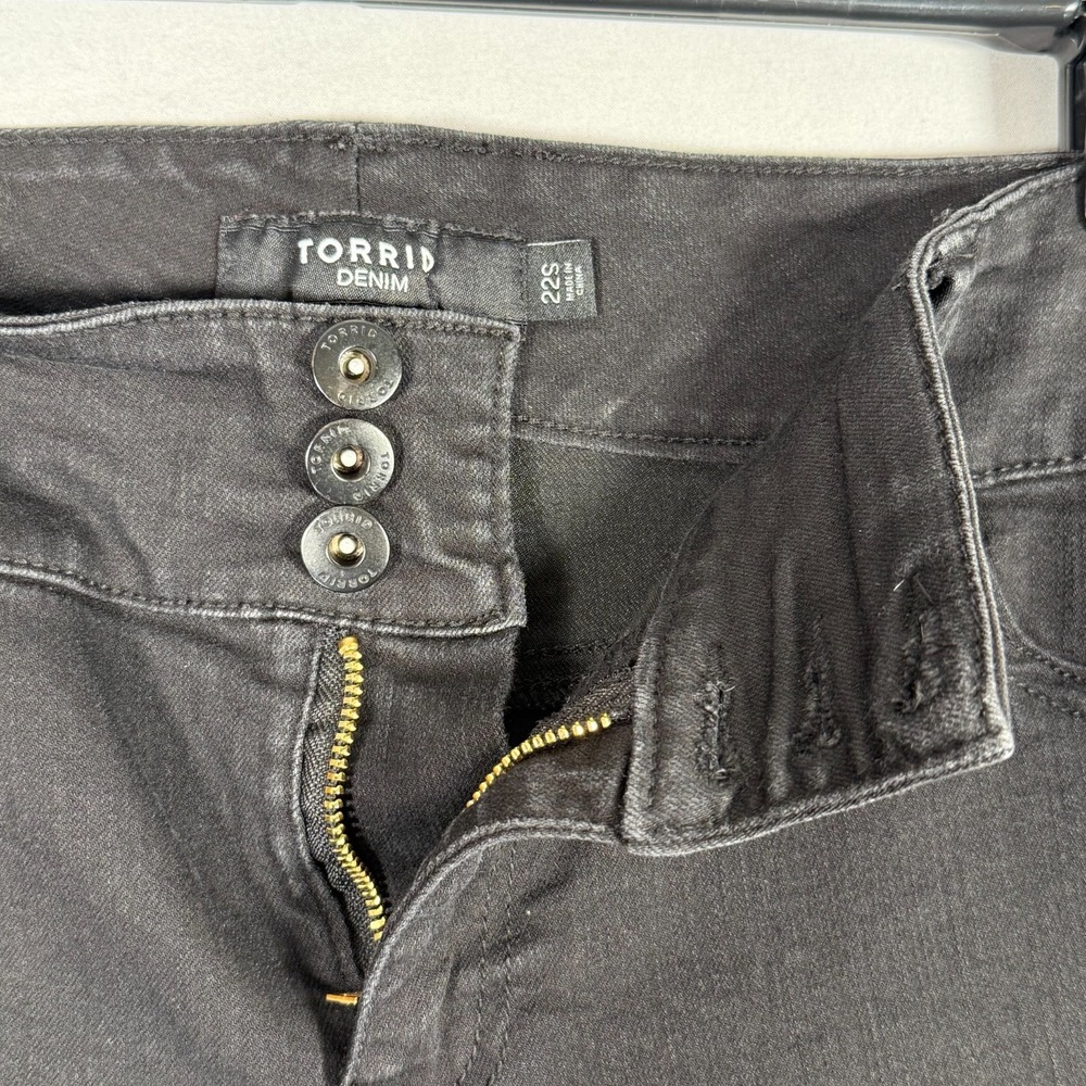 Torrid Denim Soft High Rise Black Jeans Plus Size 22S 40x 26 Jegging Comfy - Picture 3 of 6